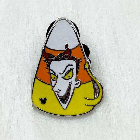 🔮 5/$25 Disney Nightmare Before Christmas Lock Candy Corn Pin - Picture 1 of 3